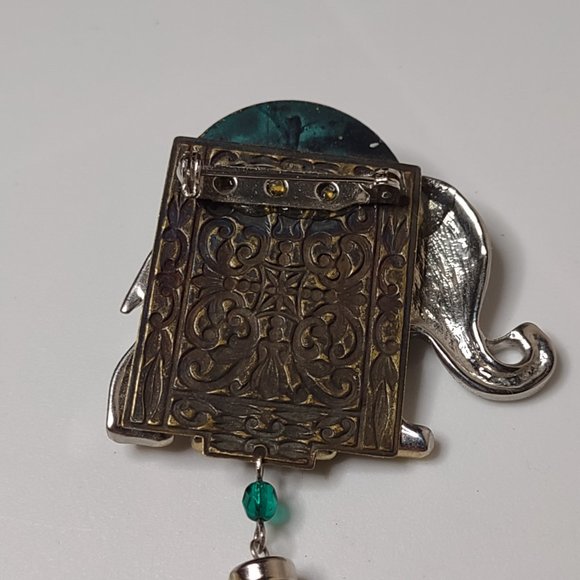 Very Awesome Silver Tone Elephant Brooch With Dangling Faux Tusk - Picture 13 of 15